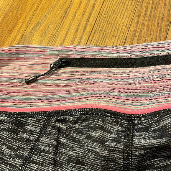 Lululemon crops - Picture 4 of 5